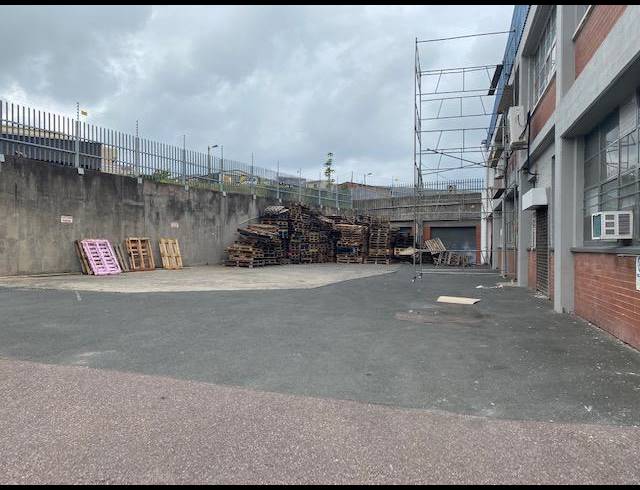 1,150M² WAREHOUSE TO LET IN WESTMEAD